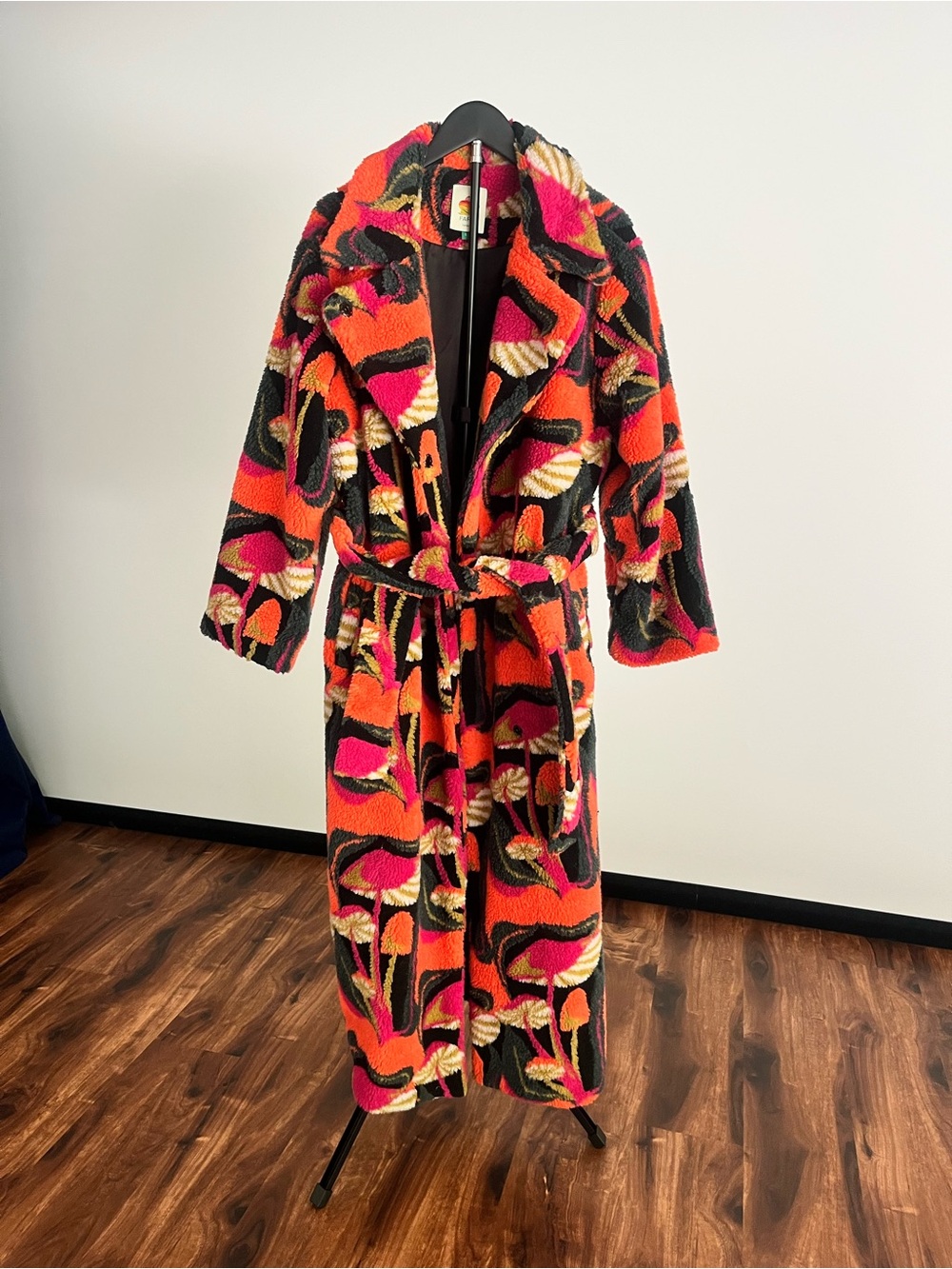 FARM Rio Vibrant Floral Plush Robe in Orange, Pink & Black - Picture 2 of 5